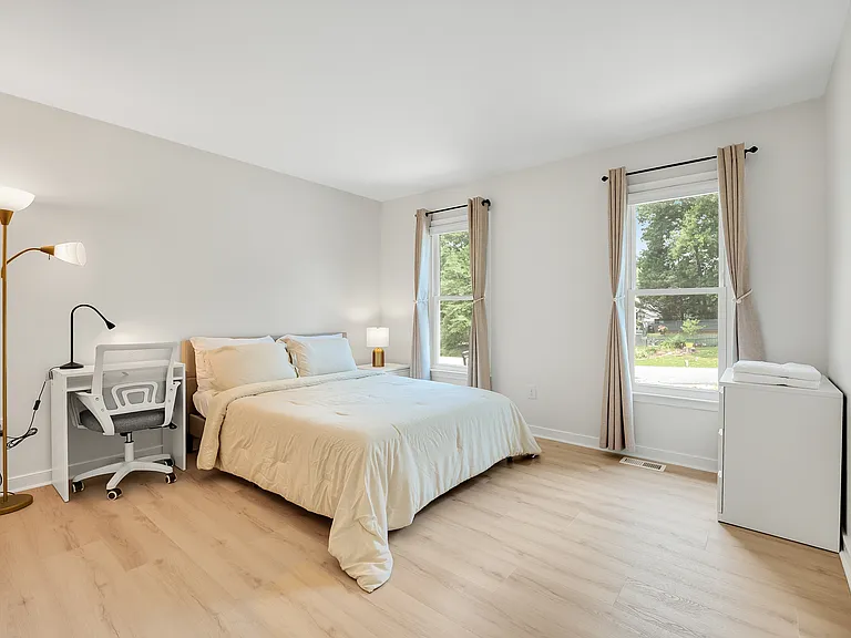 Bedroom 2, on 1st floor. Queen bed, with 100% organic cotton, breathable, OEKO-TEX_ certified sheets. Blackout curtains.