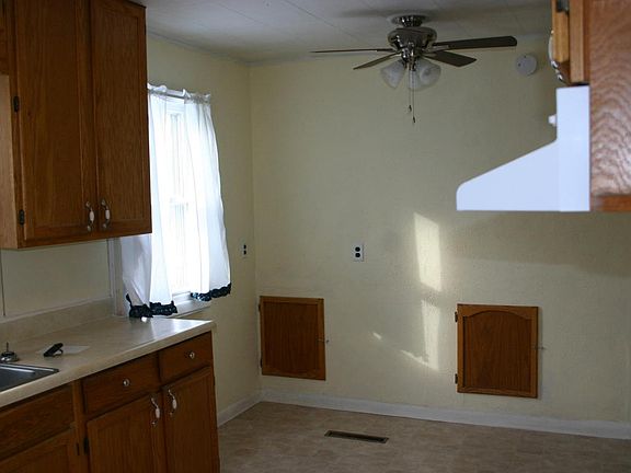 4th image of 183 Spaulding Ave W