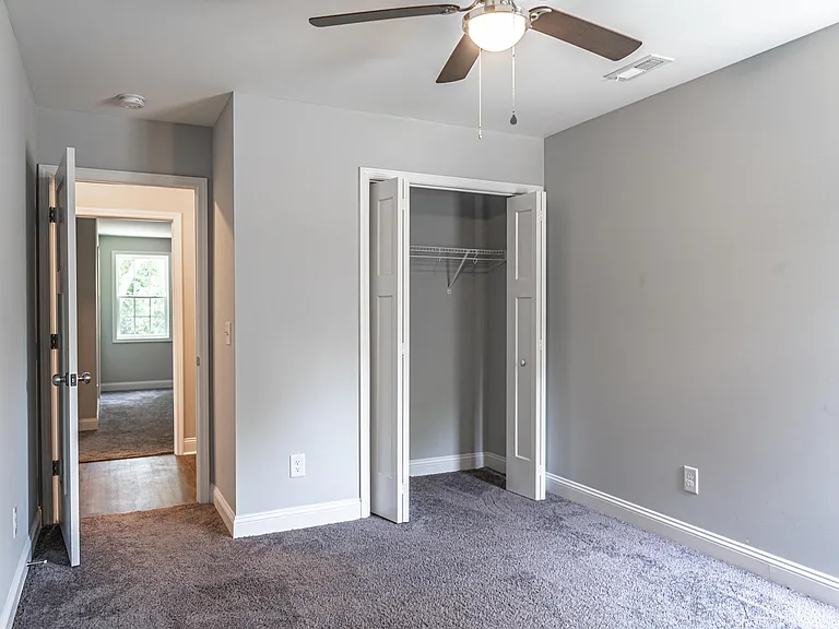 1040 W Indiana Ave — Photo 13