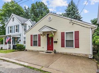 5 Plane St, Butler, NJ 07405