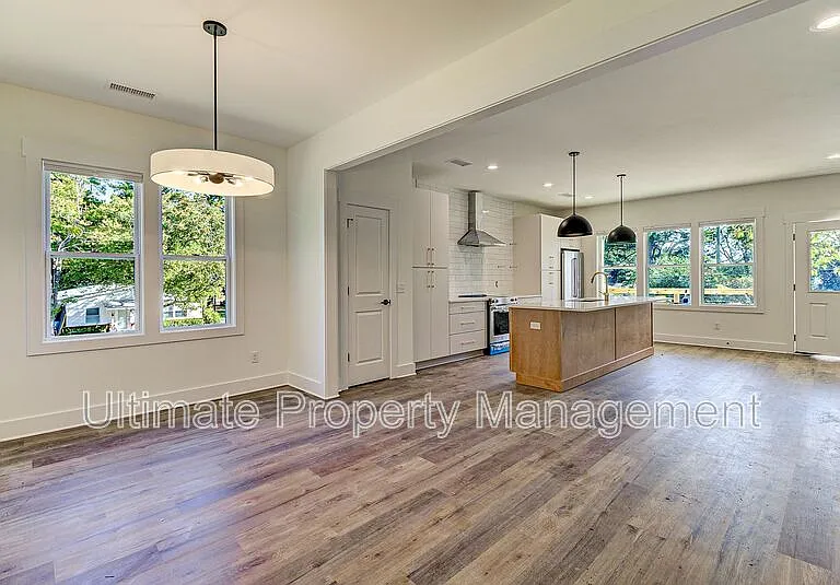 213 Myrtle Ave — Photo 4