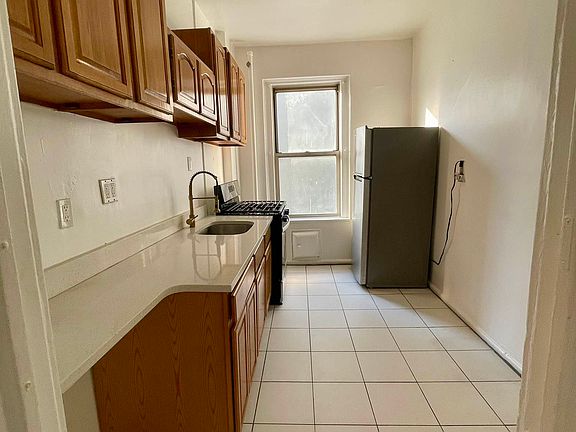 3rd image of 3052 34th St APT 5c