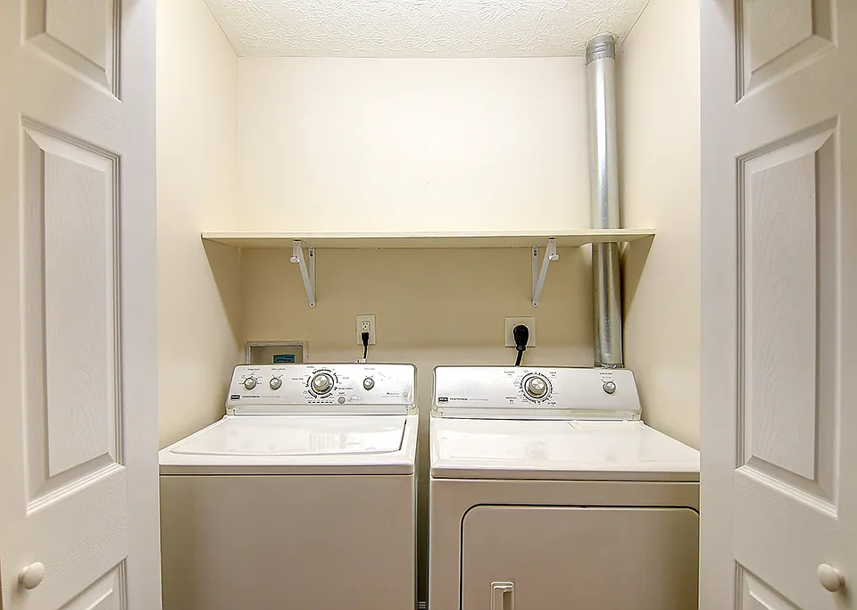 15 W Linden Ave #15
