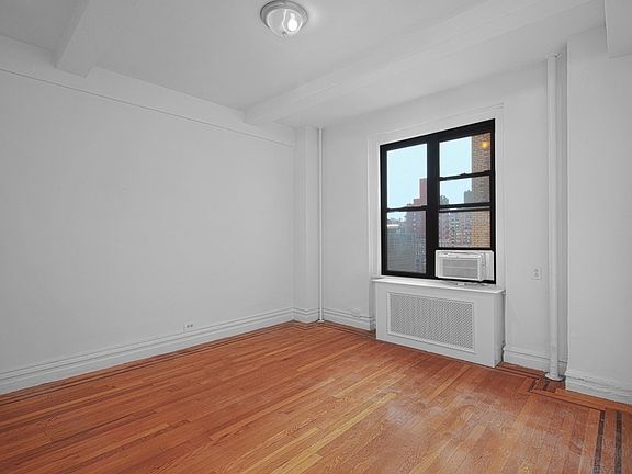 4th image of 208 W 23rd St APT 900