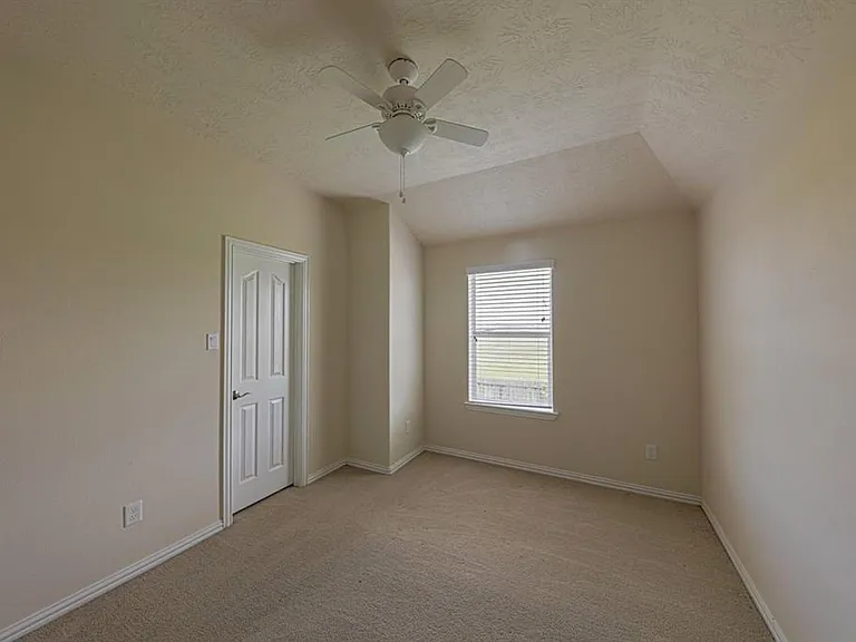 140 Avery Springs Ln — Photo 17