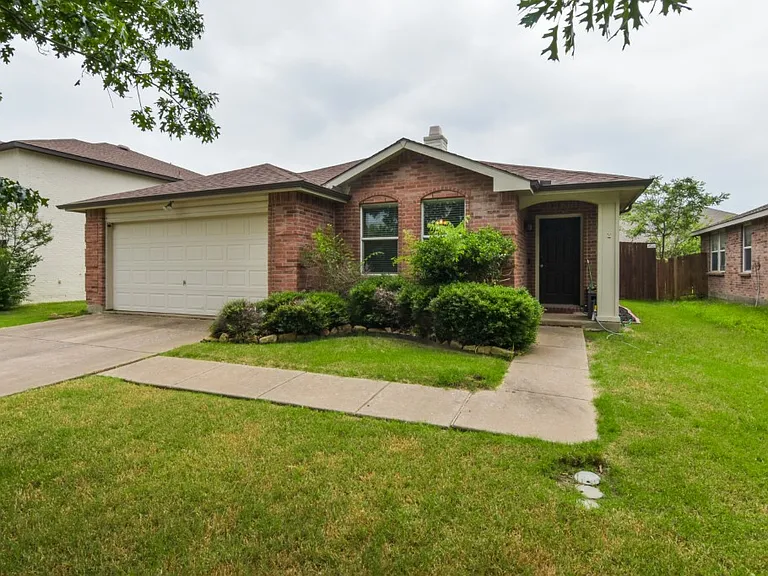1105 Wyatt Earp Dr — Photo 1