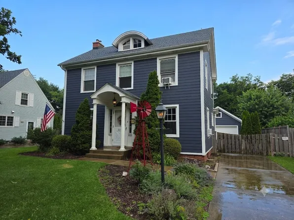 323 N Jefferson St, Batavia, IL 60510