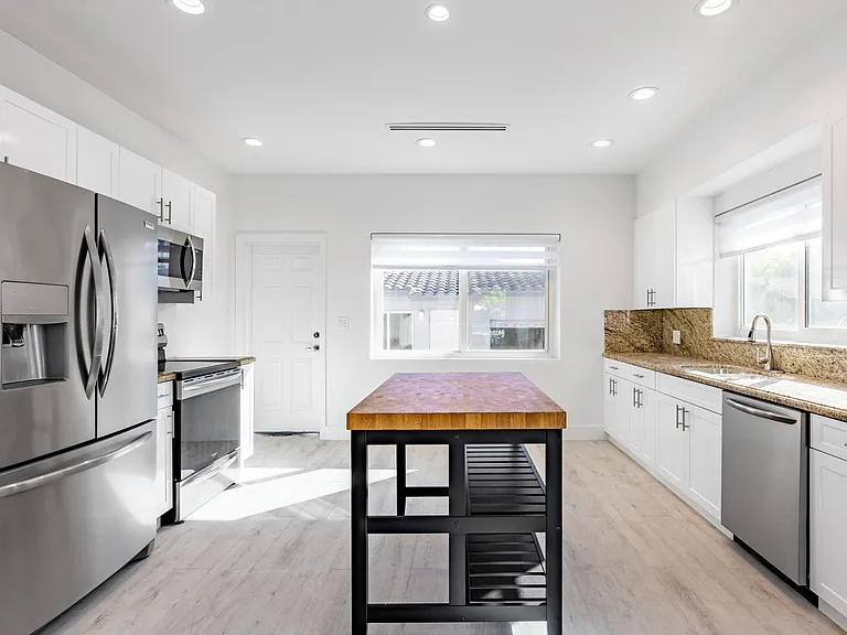 440 SW 21st Rd — Photo 12