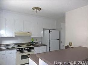 5th image of 1111 Surry Ln