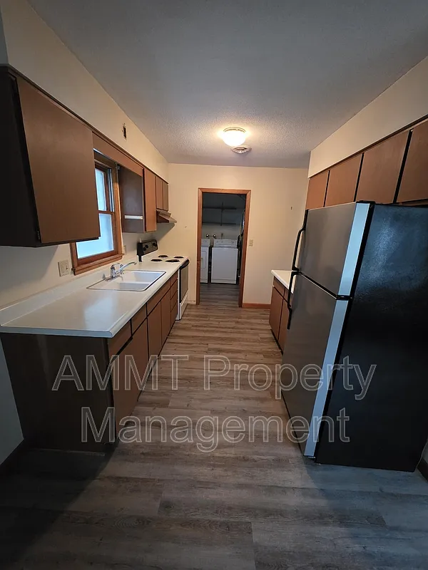 2 bed, 1.0 bath, $890 — Photo 2