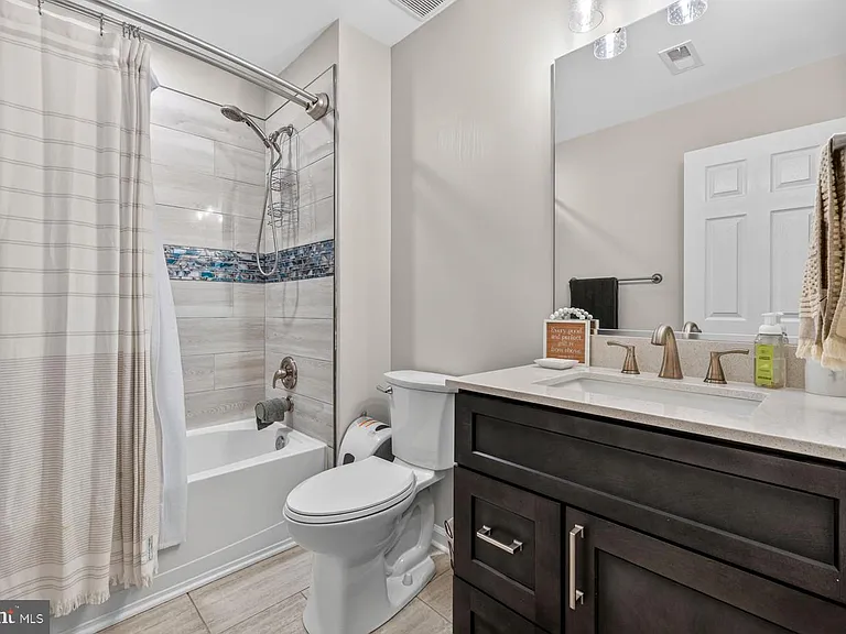 121 Polo Way — Photo 26