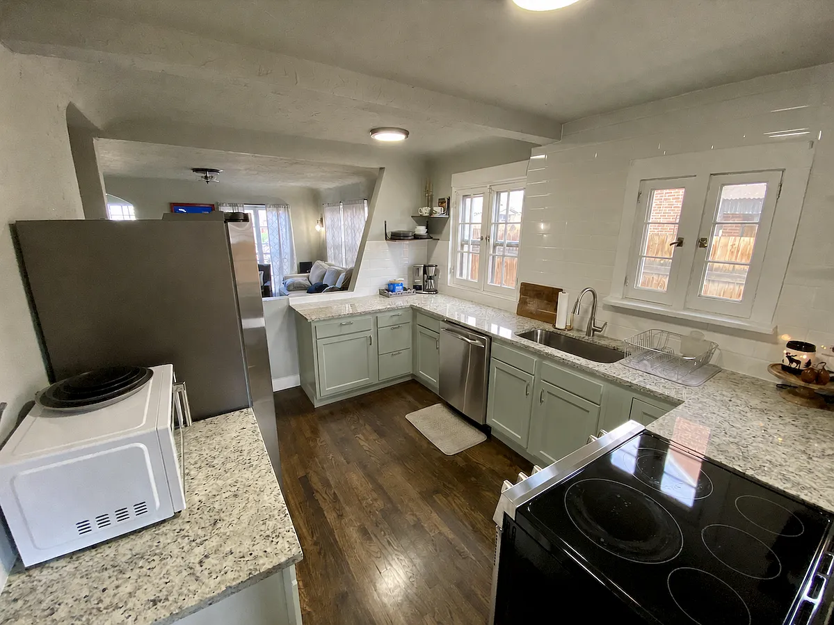 4 bed, 1979 sqft, $4,100 — Photo 2