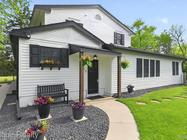 3710 Frains Lake Rd, Ann Arbor, MI 48105