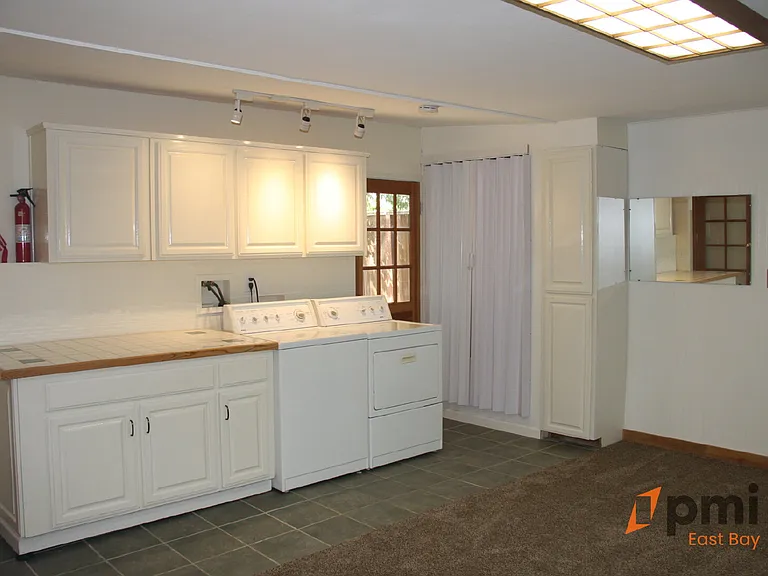 2307 Collins Ave — Photo 8