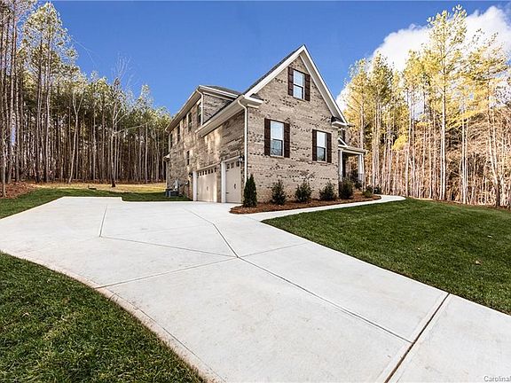 4th image of 436 Kenway Loop #105