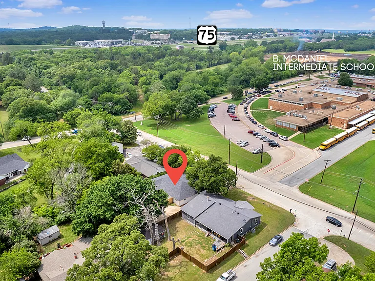 2910 W Crawford St — Photo 31