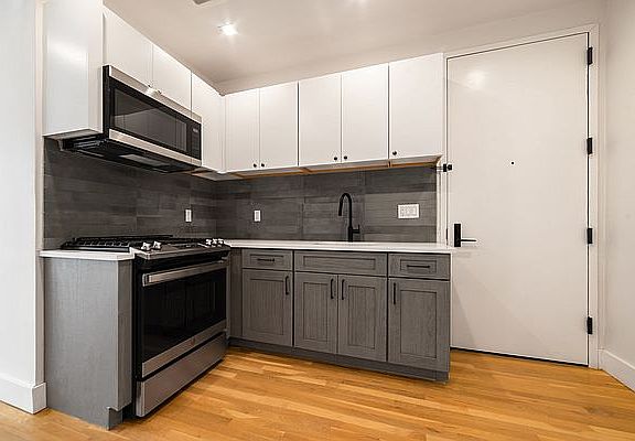 3rd image of 153 Erasmus St #3B