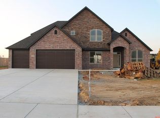 1714 W Gilligan Ave, Rogers, AR 72758