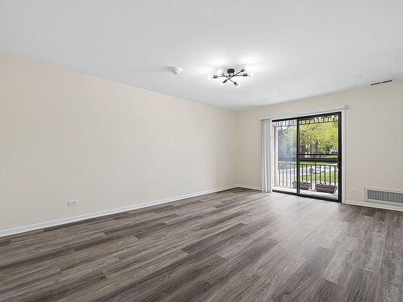 3rd image of 2216 Country Club Dr APT 15