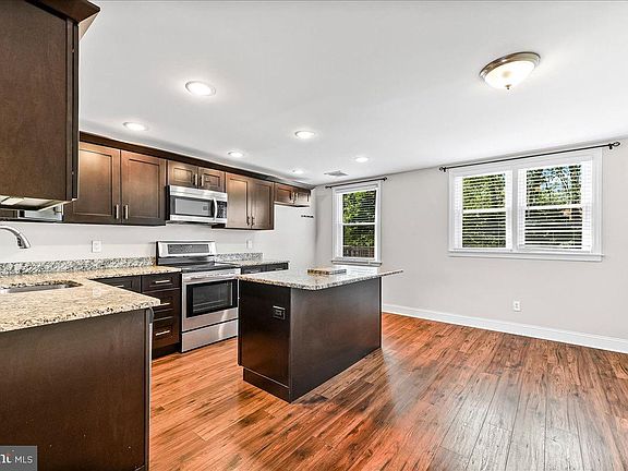 4th image of 1160 Brookwood Ln