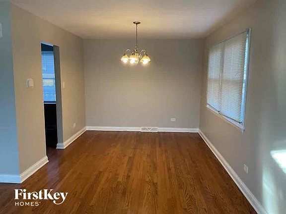 2nd image of 4918 Mission Dr
