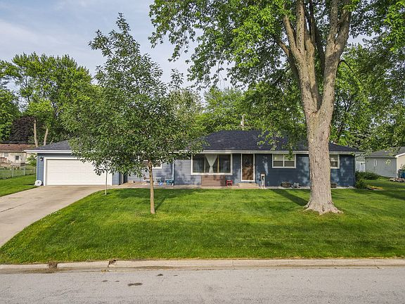 3rd image of 620 Edwin Dr