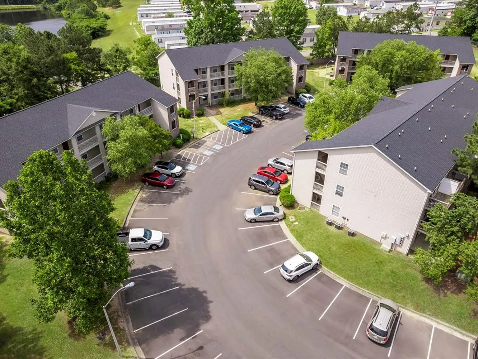 Carlson Bay Luxury Apartments — Photo 2