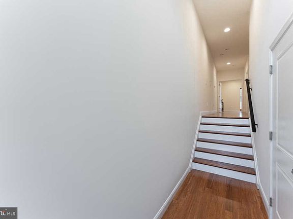 3rd image of 1212 N Orianna St