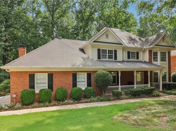 718 Haralson Dr SW, Lilburn, GA 30047
