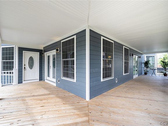 4th image of 2208 Barton Ave
