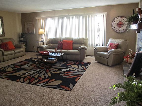3rd image of 49601 Katherine Dr