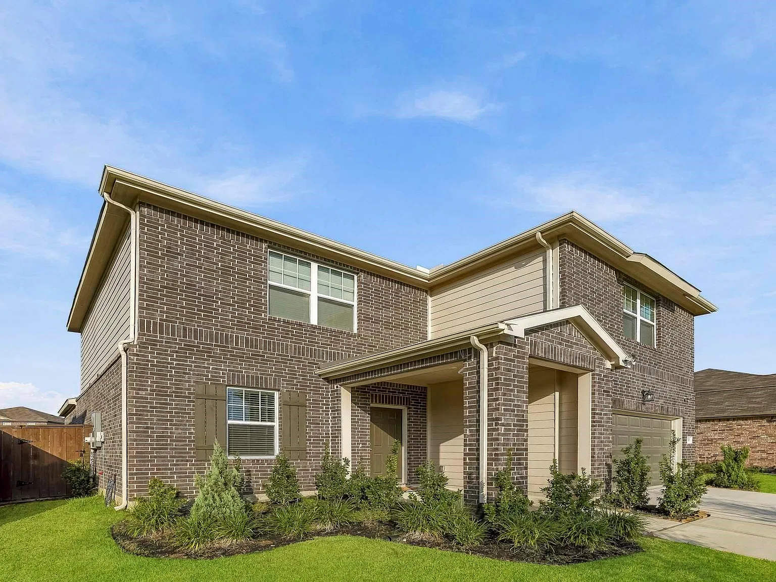 4 bed, 2.5 bath, 2865 sqft, $2,450 — Photo 2