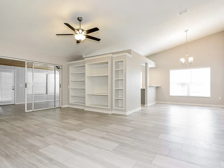 26808 Haverhill Dr — Photo 3