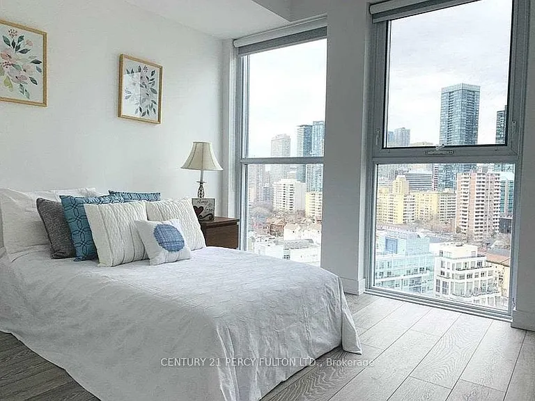 159 Wellesley St E #1602 — Photo 10