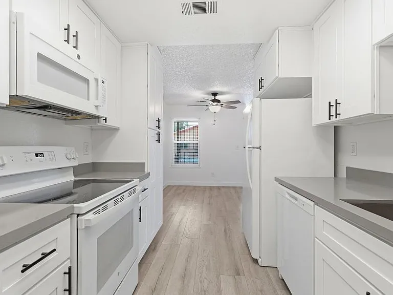 426 Cherry Ln #H — Photo 11