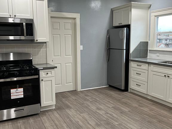 5th image of 700 Water St APT B