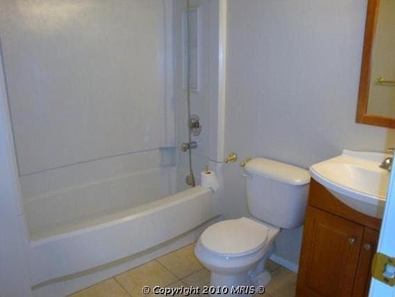 4th image of 8233 Claremont Woods Dr
