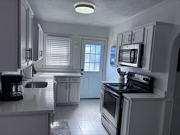 5th image of 908 NW 42nd St #1
