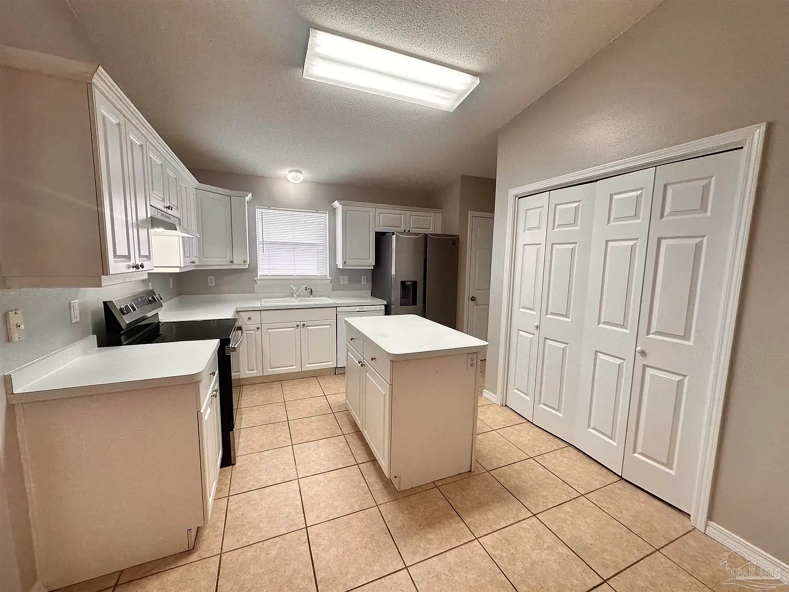 3 bed, 2.0 bath, 1250 sqft, $1,625 — Photo 4
