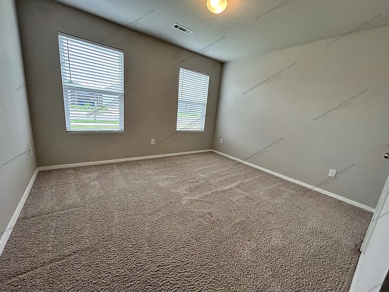 8015 Dogwood Dr — Photo 6