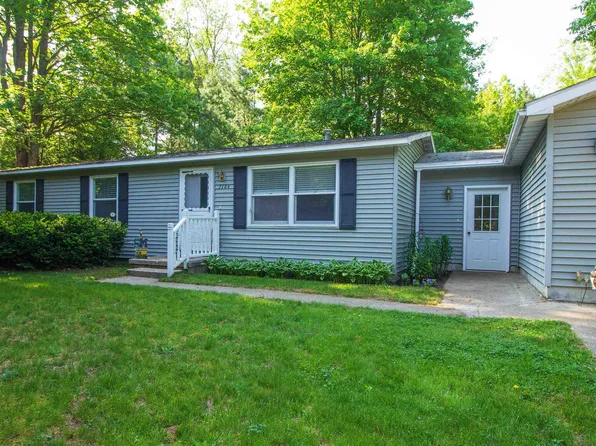 7184 Red Maple Dr, Cadillac, MI 49601