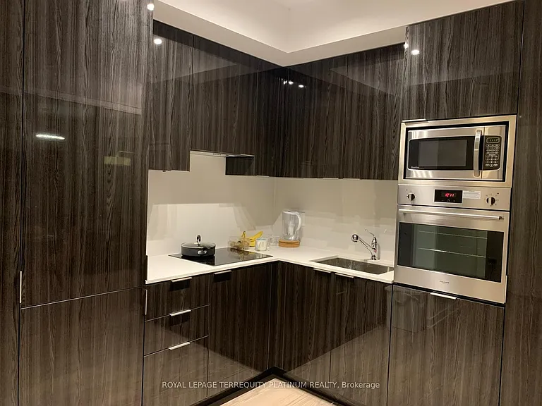 11 Wellesley St W #6005 — Photo 3