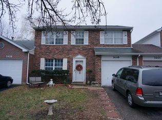 1440 Walnut Cir, Carol Stream, IL 60188