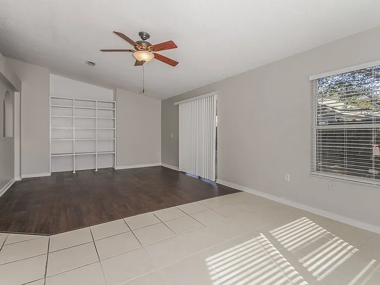 12814 Lake Vista Dr — Photo 4