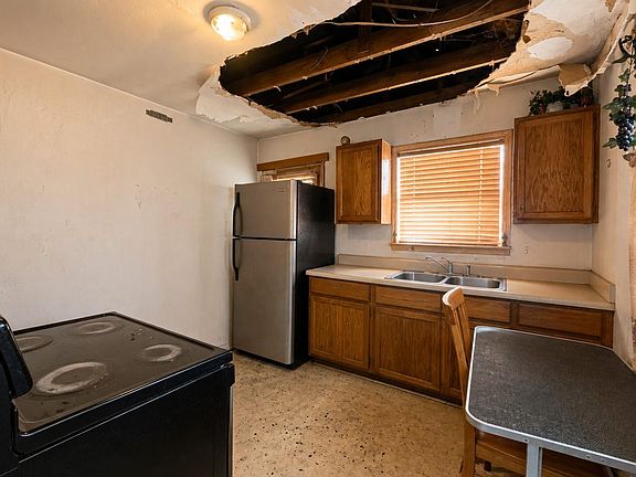 3rd image of 10242 Flaxman St