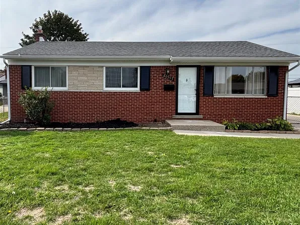 40553 Pickett Ridge Rd, Sterling Heights, MI 48313
