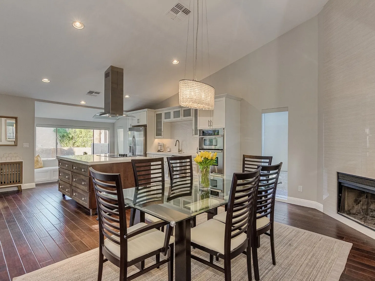 3 bed, 2.0 bath, 1521 sqft, $4,350 — Photo 4