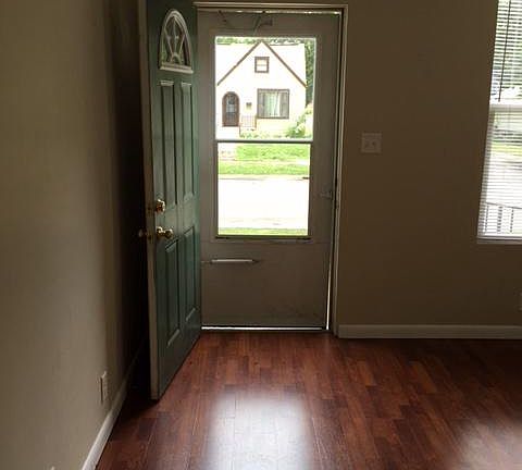 Another living room shot