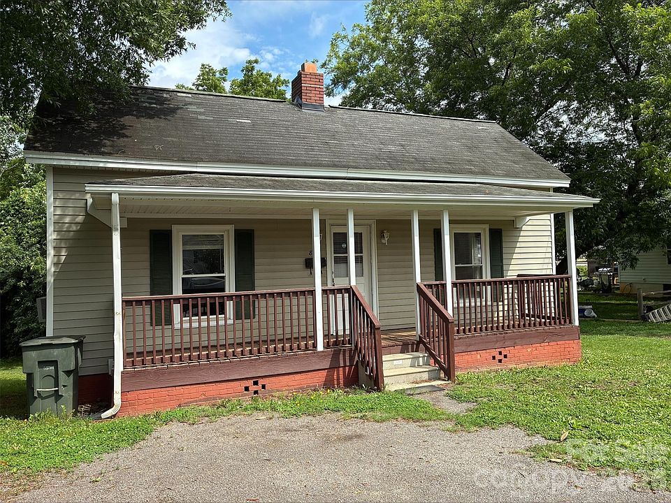 1st image of 829 Spruce St