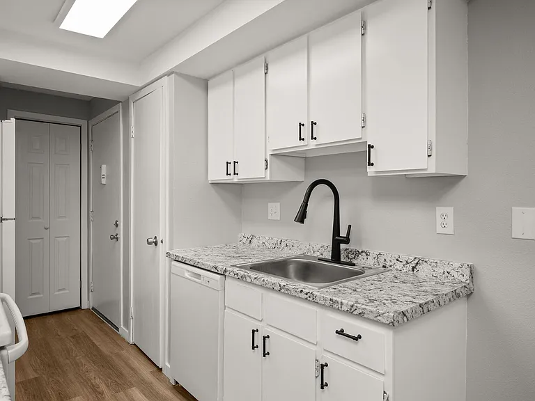 River Court Apartments - Updated Units With A View! — Photo 35
